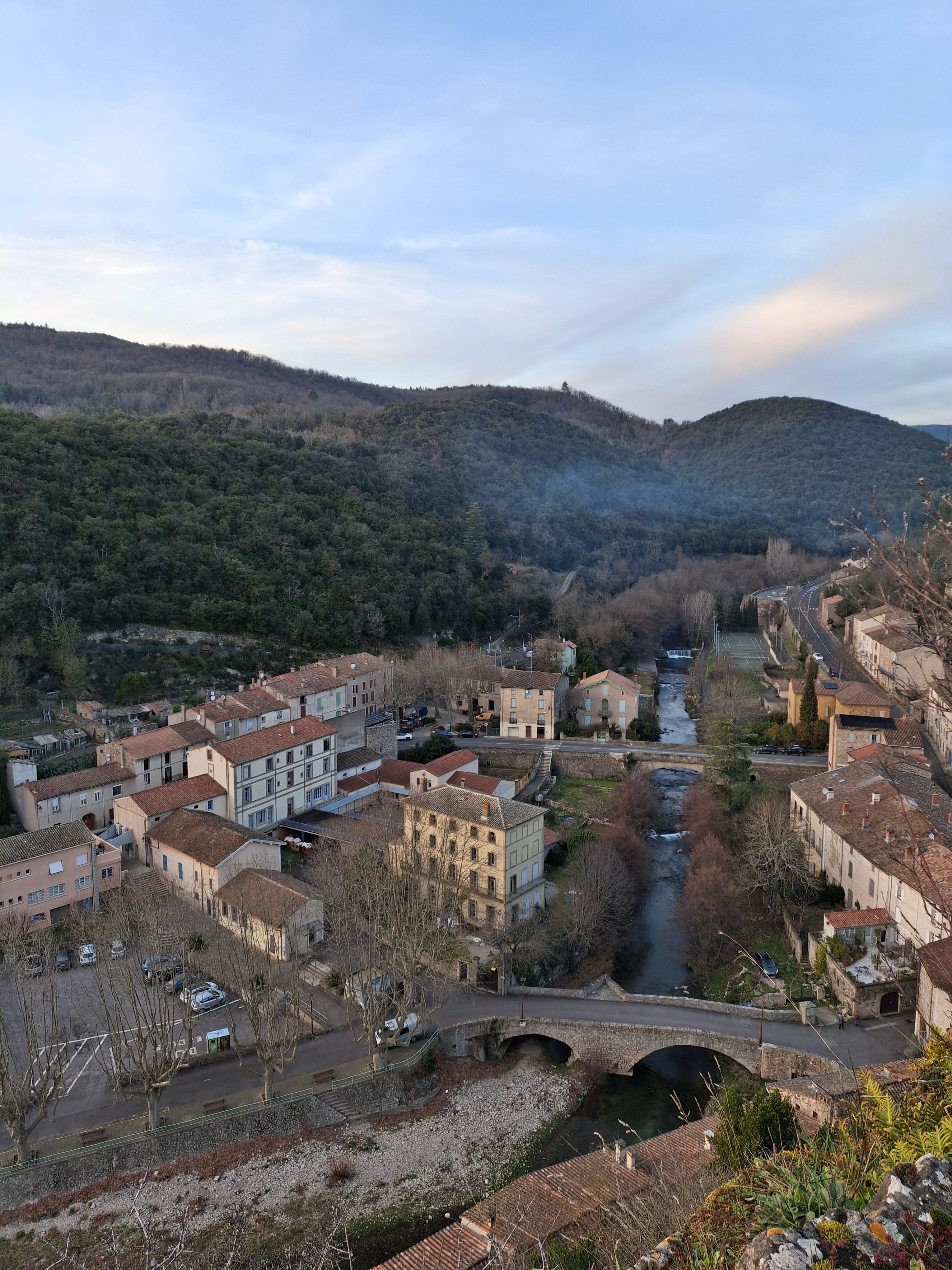 Vue sur le village de Lunas